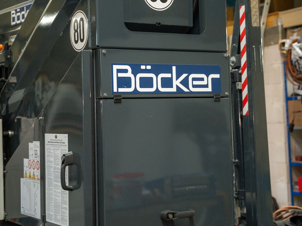 Heck des Anhängerkrans mit Böcker-Schriftzug